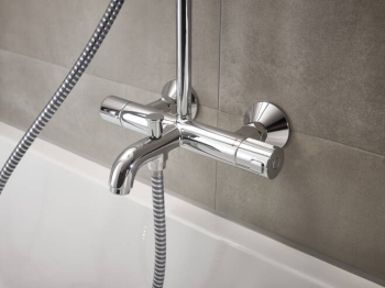 Душевая система Showerpipe 200 1jet с термостатом для ванны Hansgrohe Vernis Blend 26274000, хром. Фото
