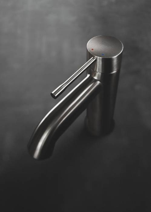 GROHE 23589AL1 Essence New Смеситель для раковины S-Size II, сливной гарнитур, цвет: темный гарфит, матовый. Фото